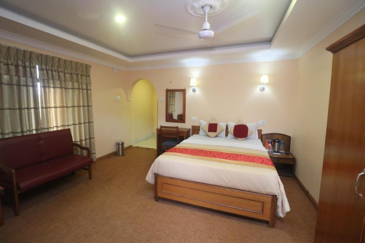 Hotel Wildlife Camp Sauraha Eksteriør billede