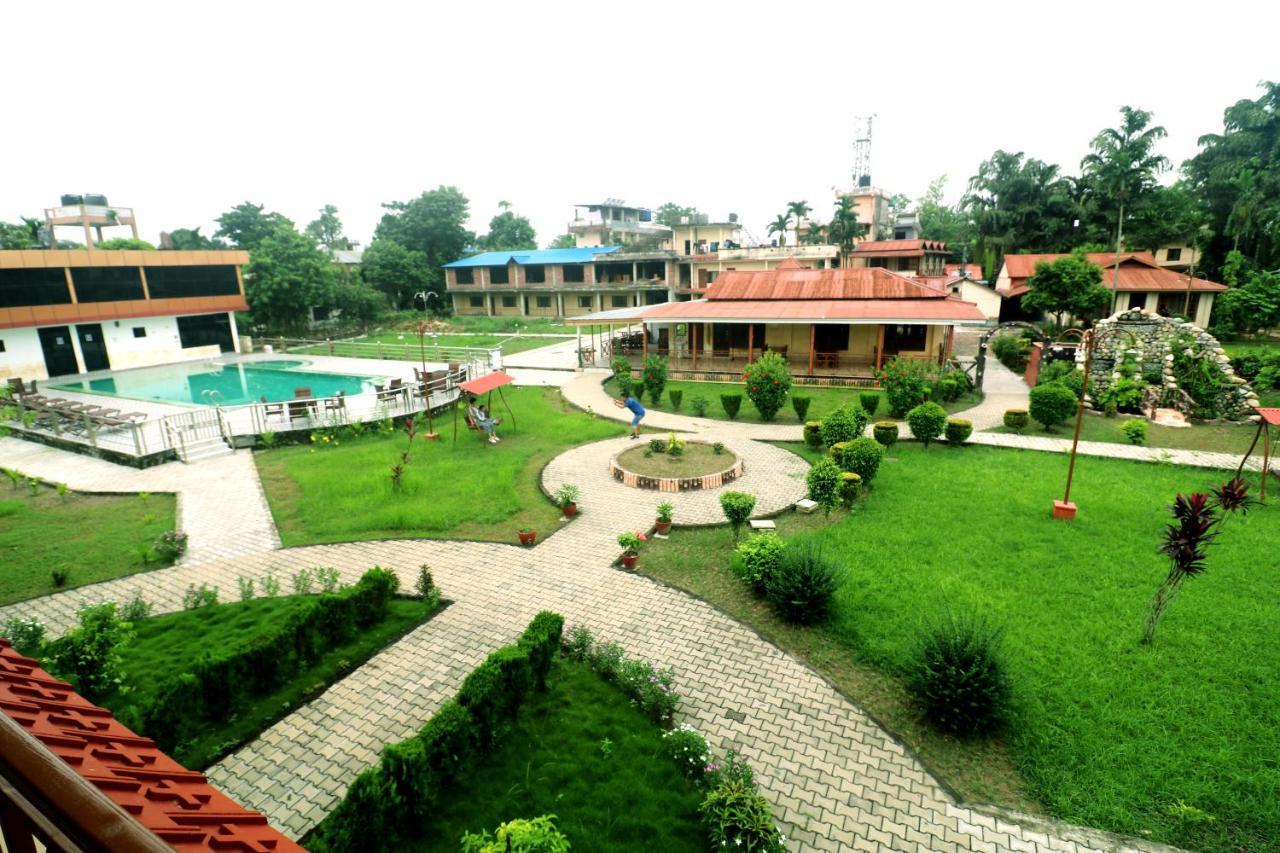 Hotel Wildlife Camp Sauraha Eksteriør billede