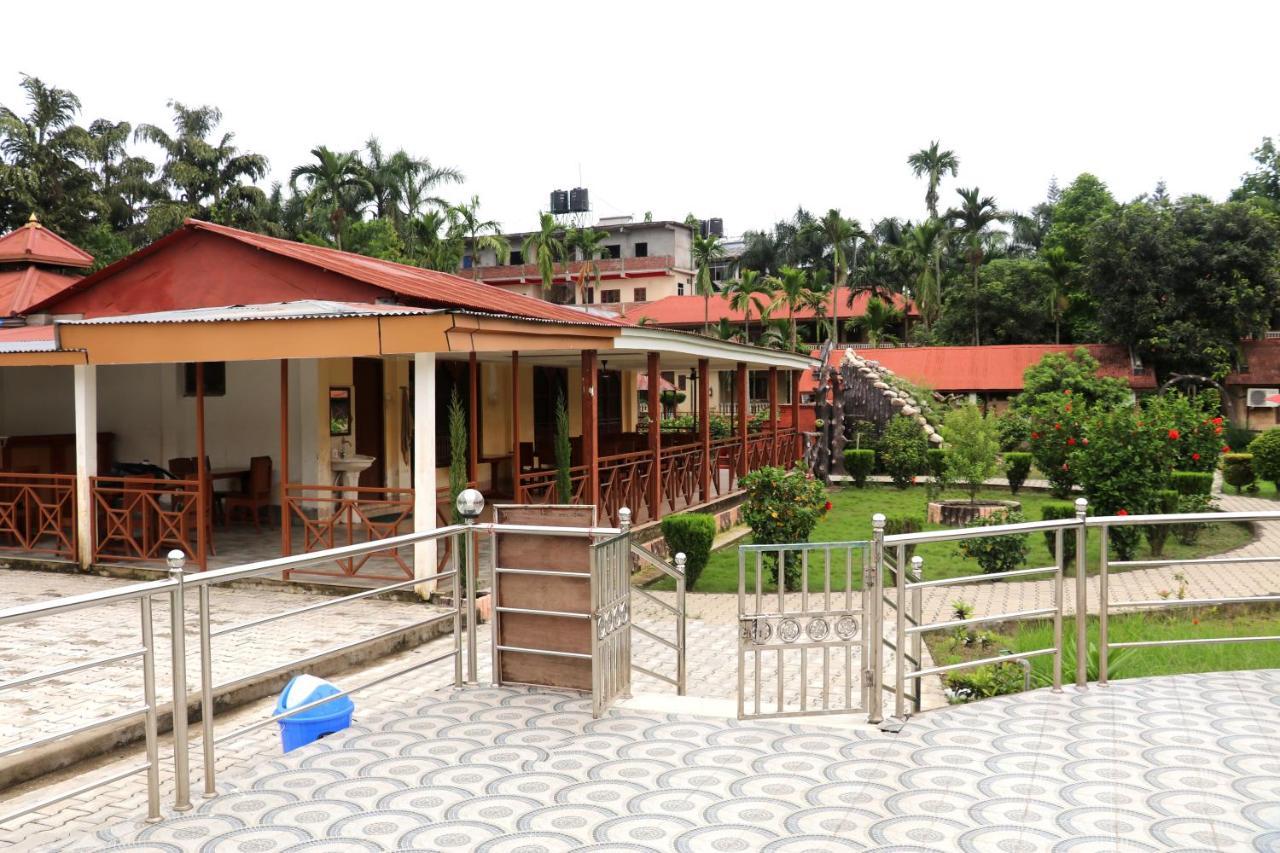 Hotel Wildlife Camp Sauraha Eksteriør billede