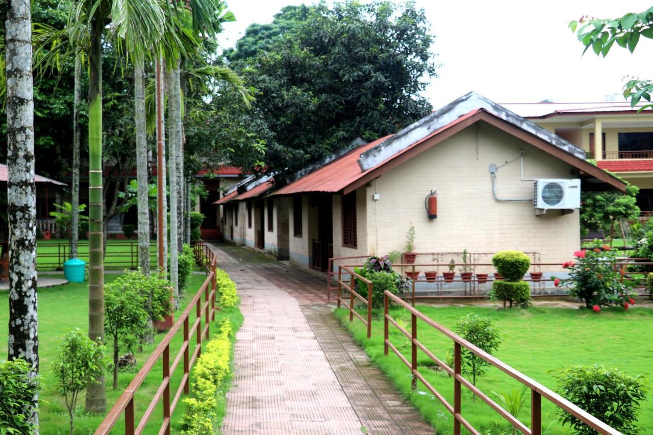 Hotel Wildlife Camp Sauraha Eksteriør billede