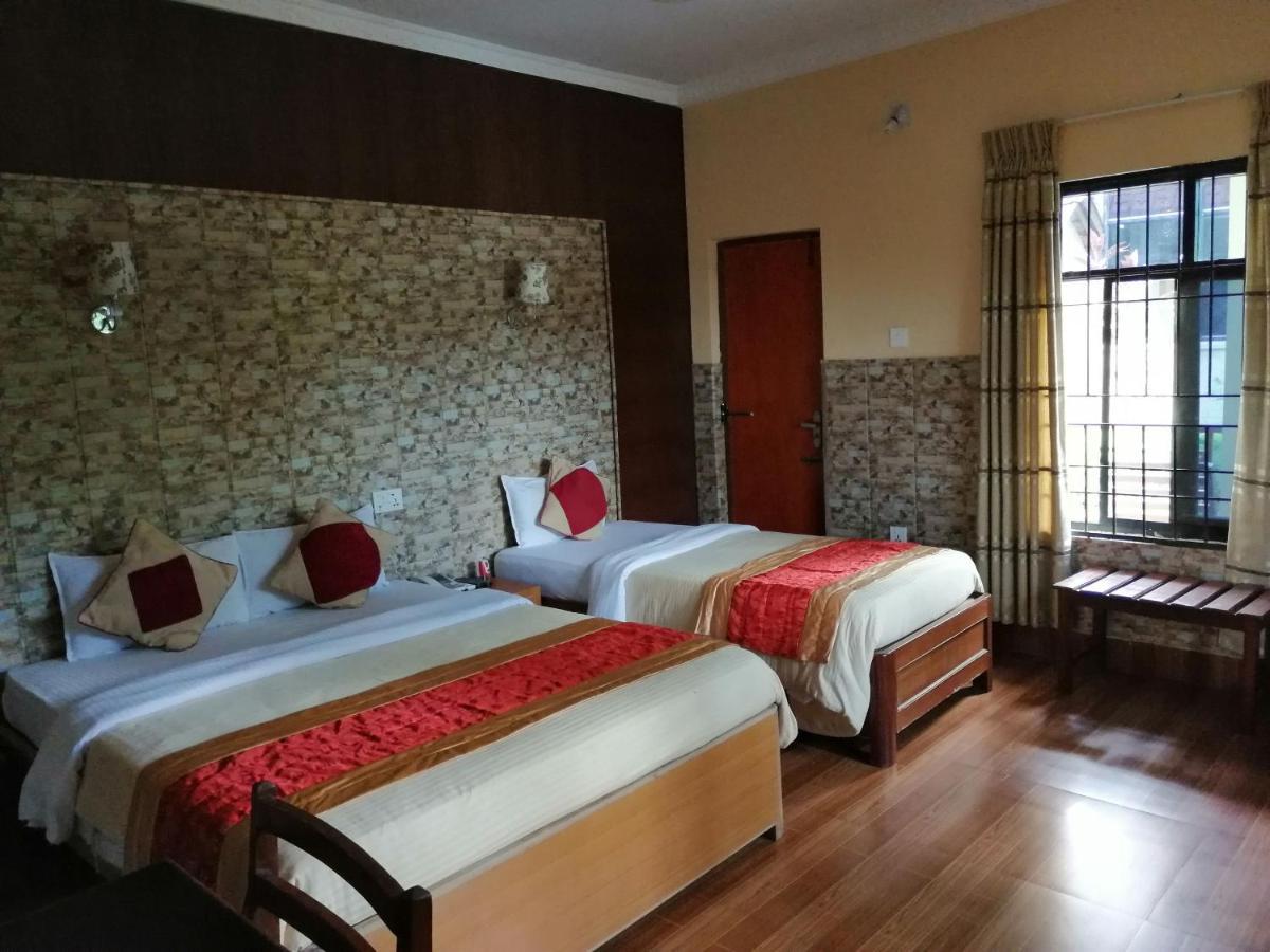 Hotel Wildlife Camp Sauraha Eksteriør billede