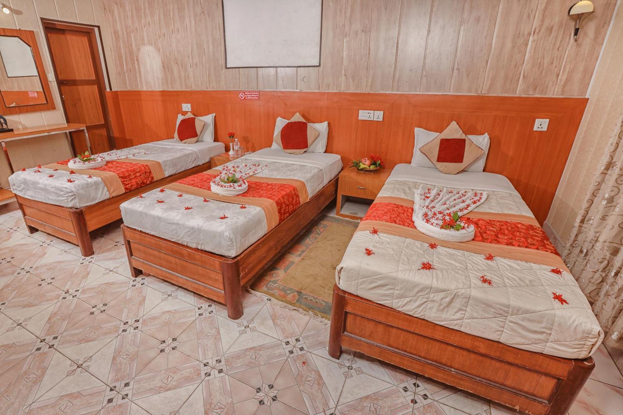 Hotel Wildlife Camp Sauraha Eksteriør billede
