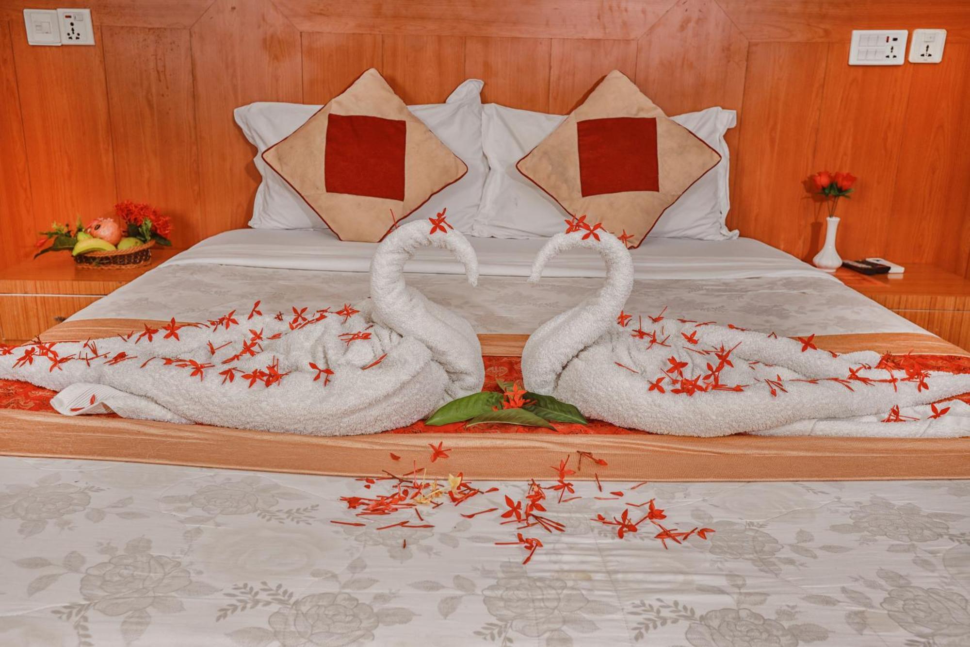 Hotel Wildlife Camp Sauraha Eksteriør billede