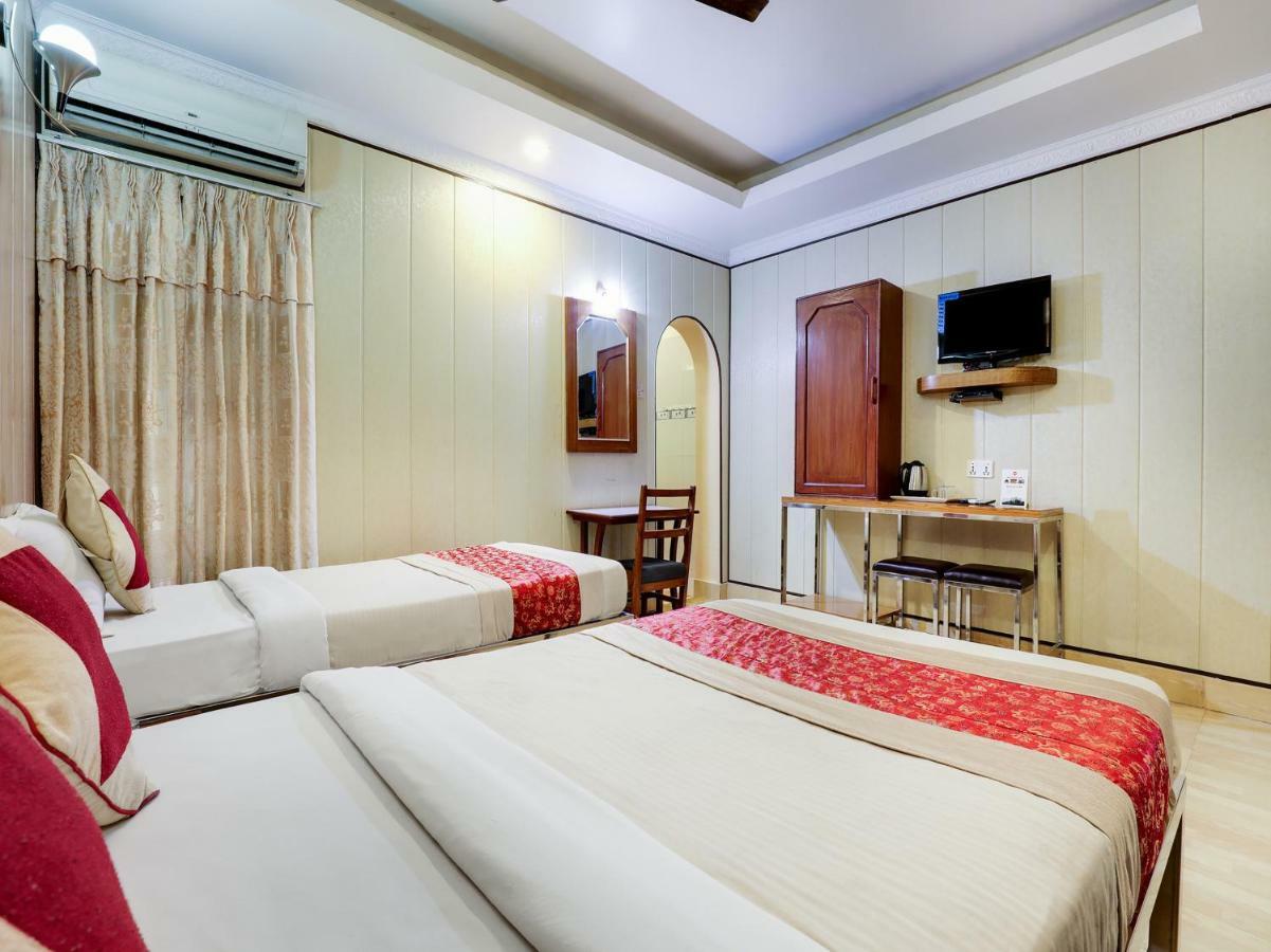 Hotel Wildlife Camp Sauraha Eksteriør billede