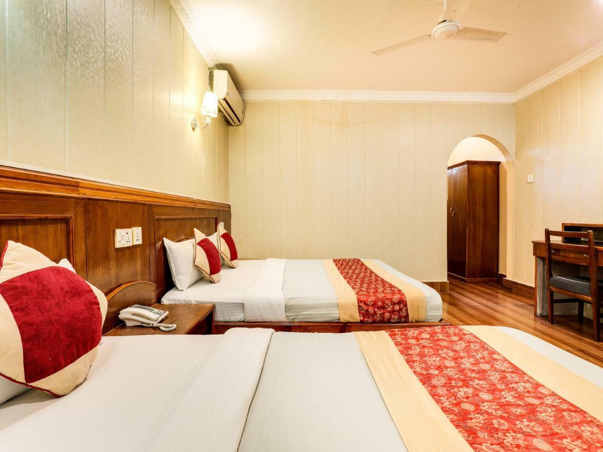 Hotel Wildlife Camp Sauraha Eksteriør billede