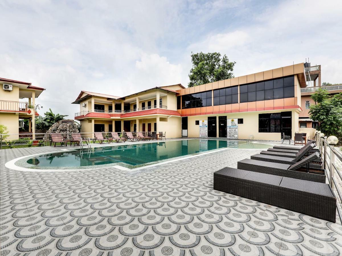 Hotel Wildlife Camp Sauraha Eksteriør billede