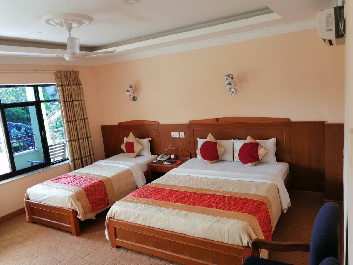 Hotel Wildlife Camp Sauraha Eksteriør billede