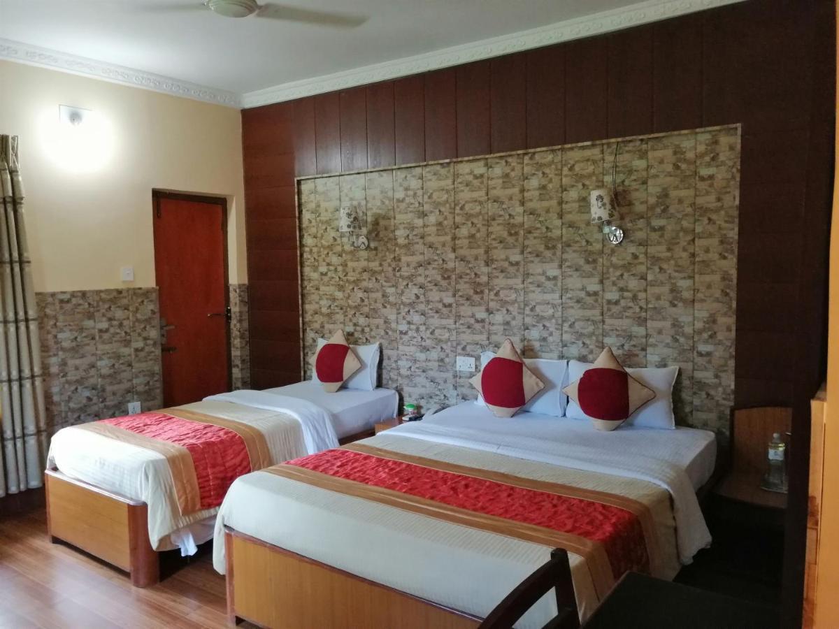 Hotel Wildlife Camp Sauraha Eksteriør billede