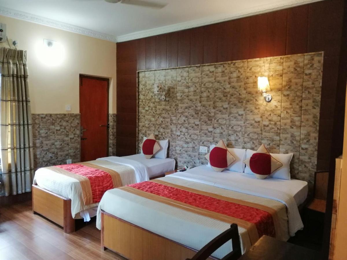 Hotel Wildlife Camp Sauraha Eksteriør billede